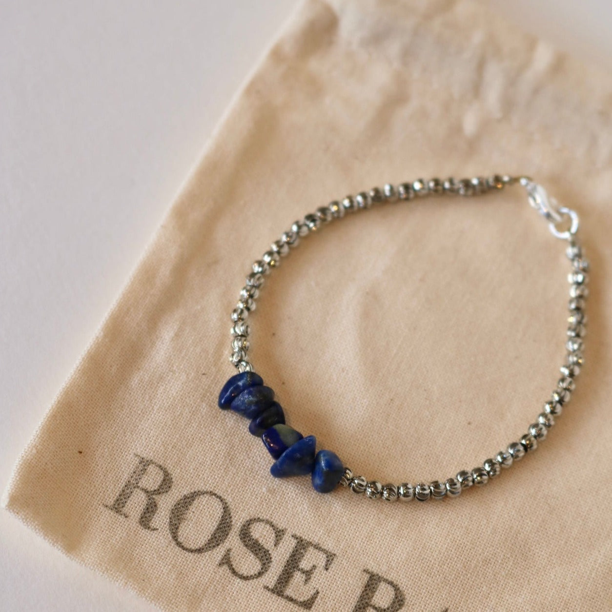 LAPIS LAZULI BEADED BRACELET IN PLATINUM