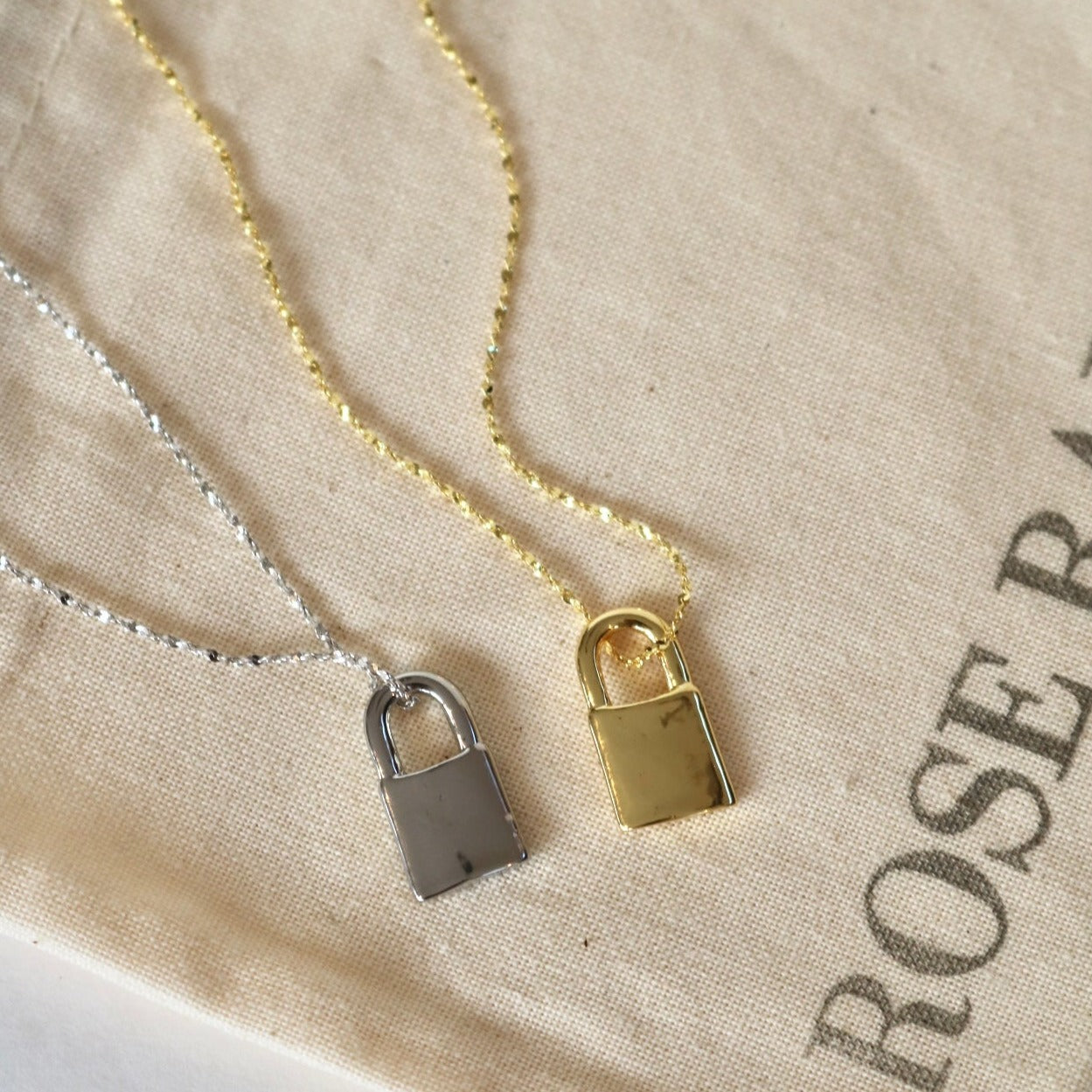 PADLOCK NECKLACE IN 18K GOLD