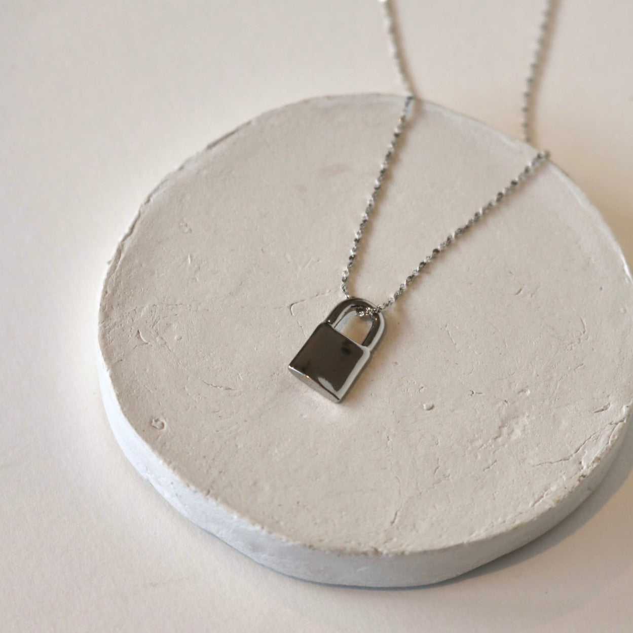 PADLOCK NECKLACE IN PLATINUM