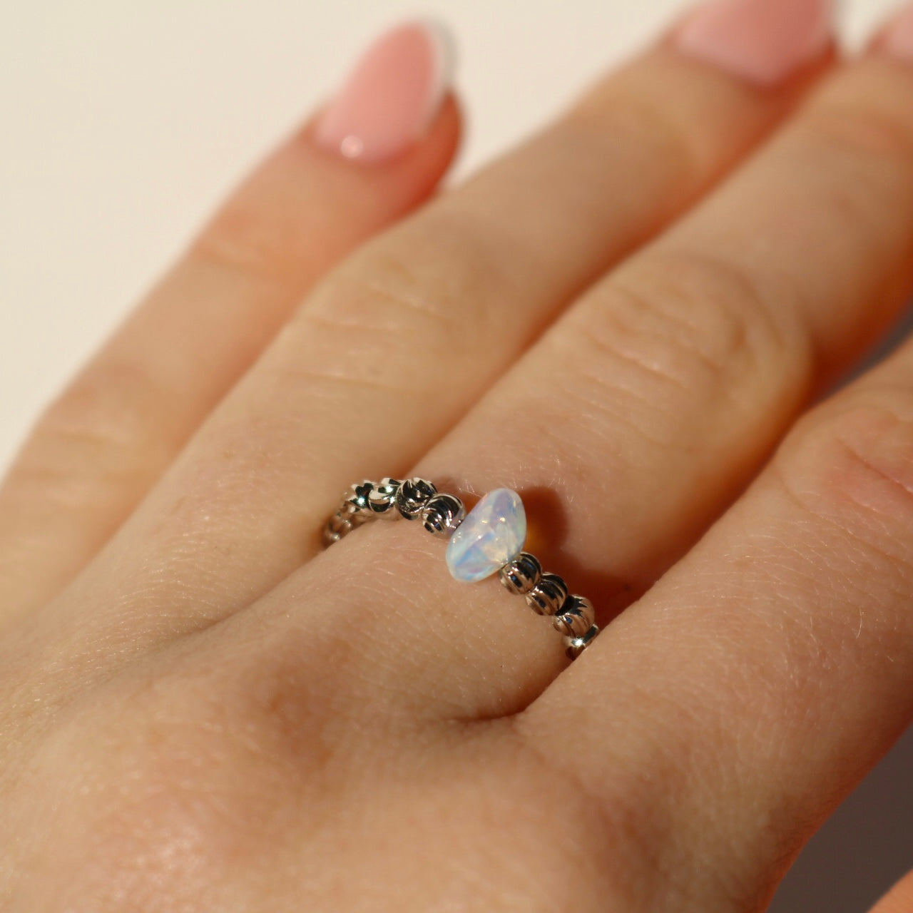 OPAL BEAD RING IN PLATINUM