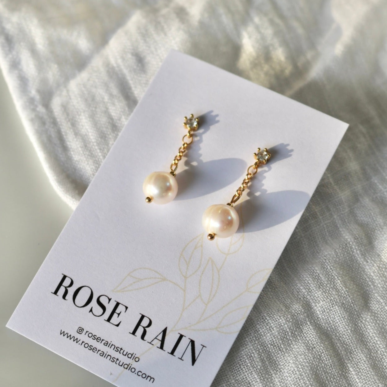 DAPHNE FRESHWATER PEARL STUDS IN 18K GOLD