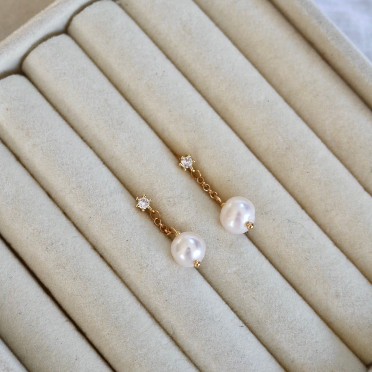 DAPHNE FRESHWATER PEARL STUDS IN 18K GOLD