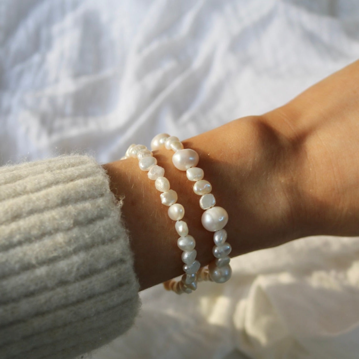 EVA PEARL BEADED BRACELET IN PLATINUM