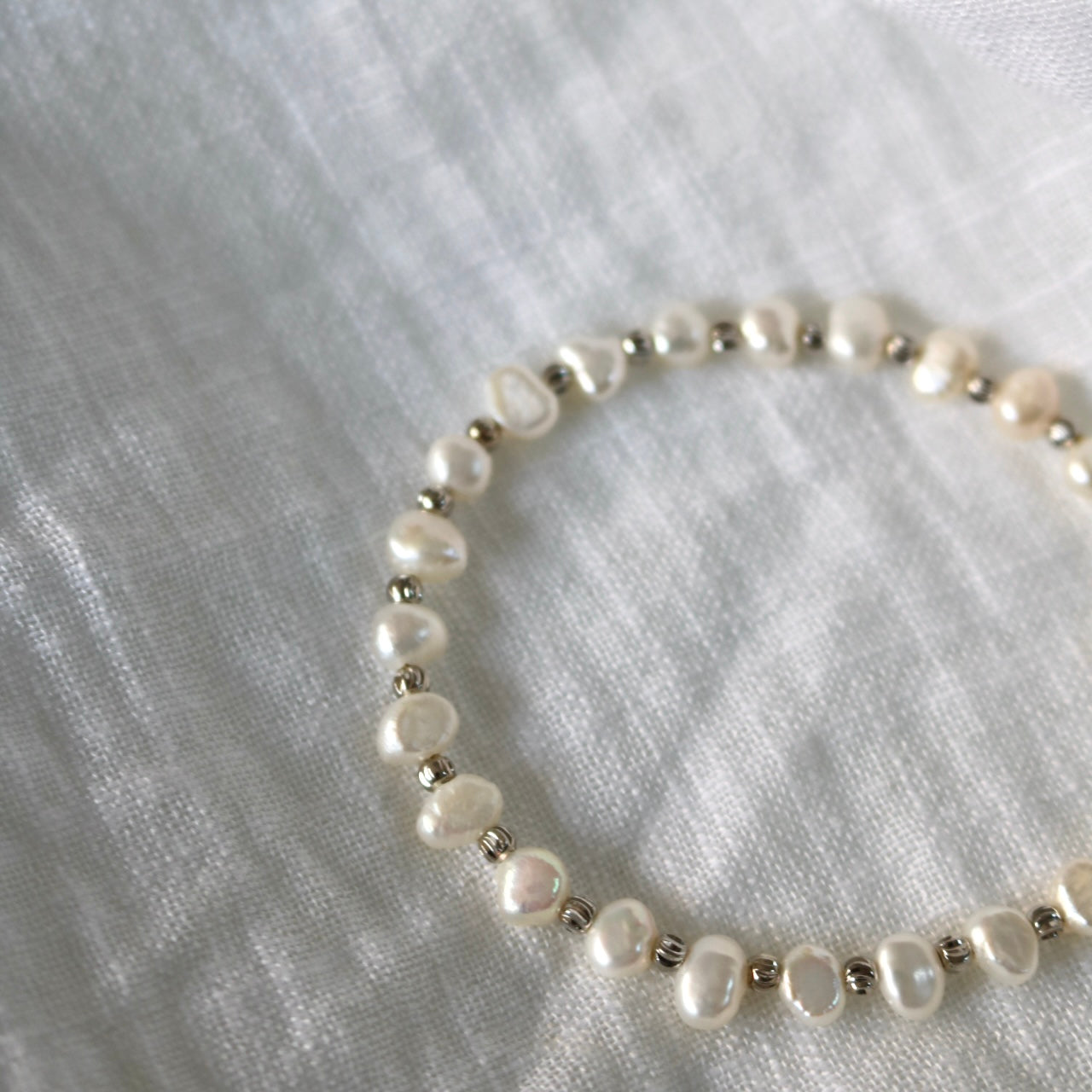 NOVA PEARL BEADED BRACELET IN PLATINUM