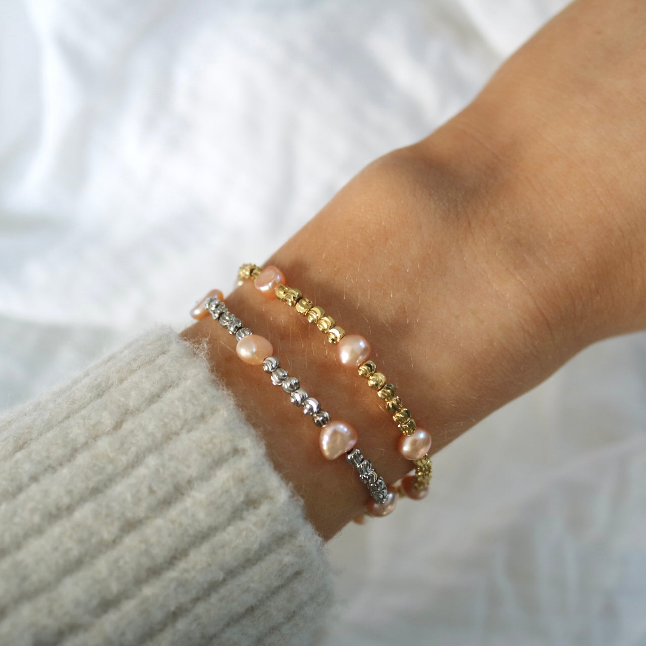 DAINTY PINK PEARL BEADED BRACELET IN PLATINUM