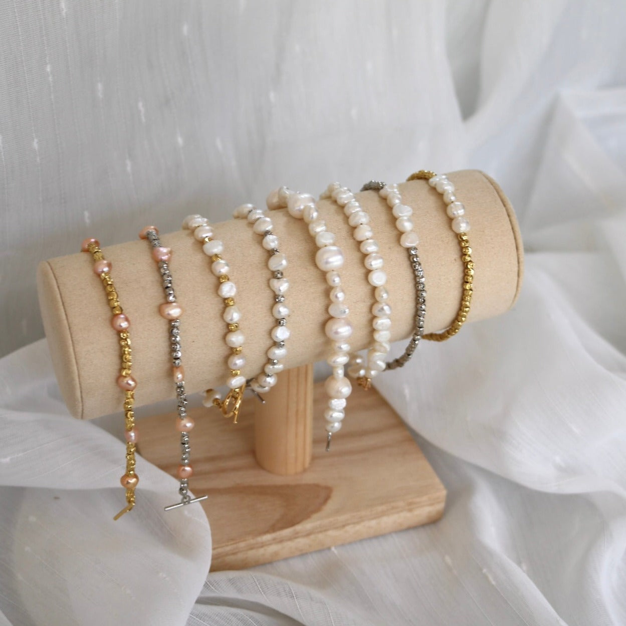 DAINTY PINK PEARL BEADED BRACELET IN PLATINUM