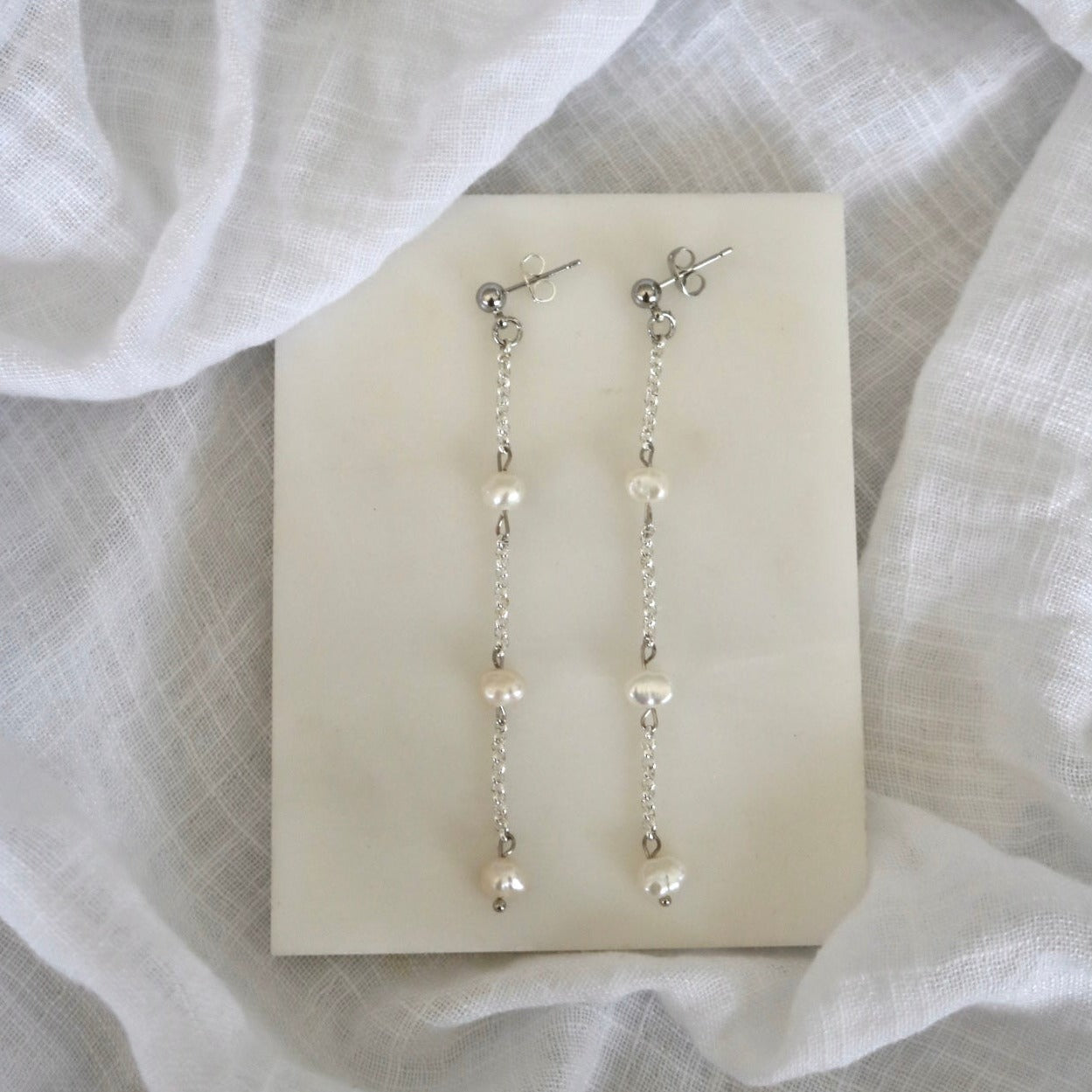 POPPY FRESHWATER PEARL STUDS IN PLATINUM