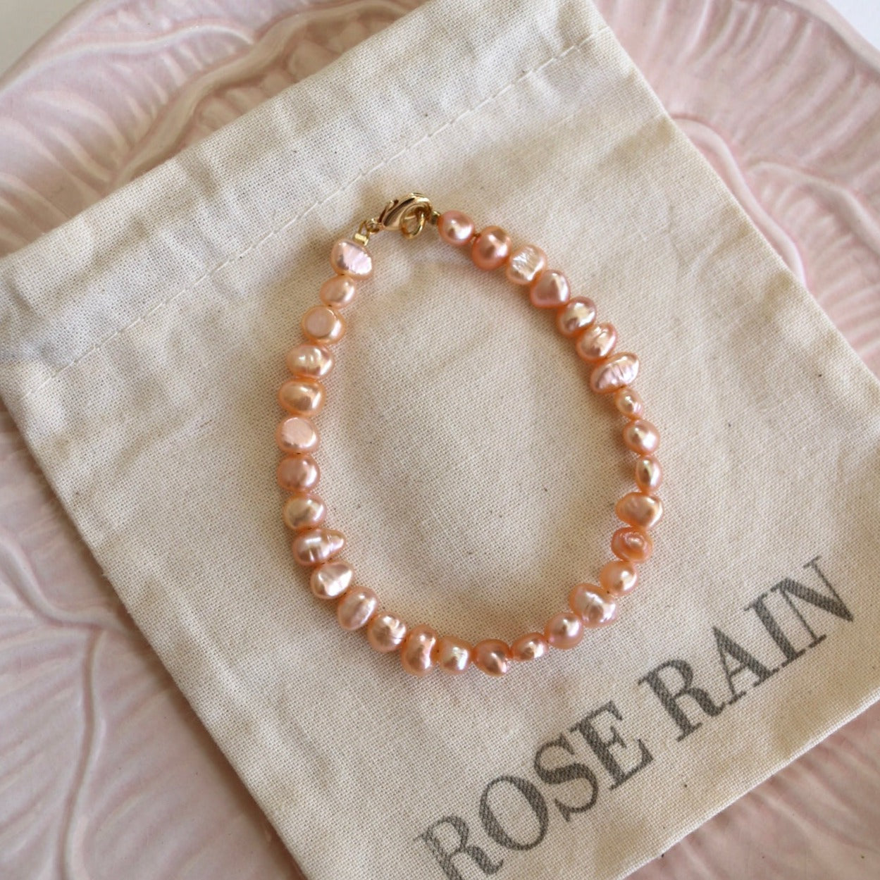 EVA PINK PEARL BEADED BRACELET IN 18K GOLD