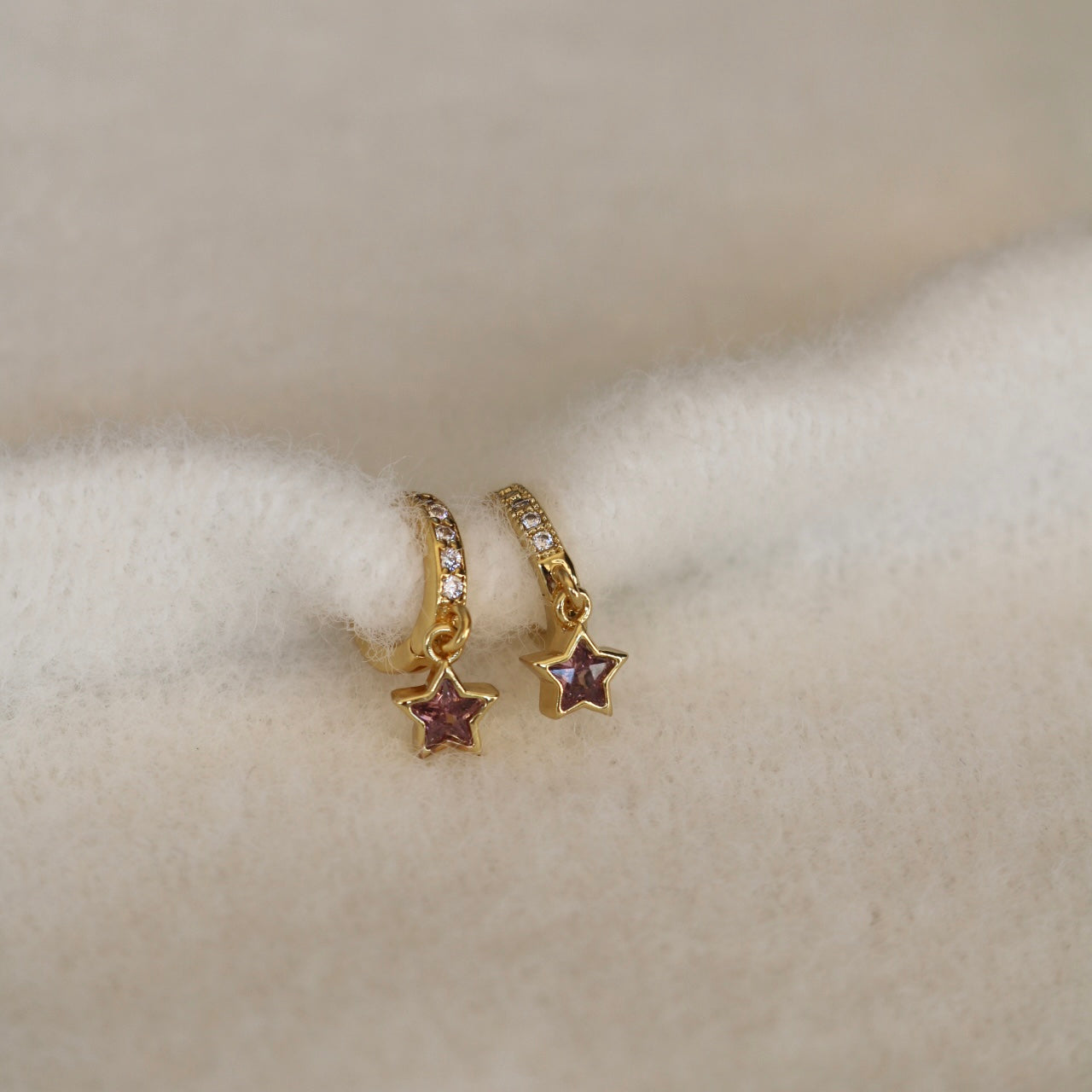 PINK STAR HUGGIE EARRINGS IN 18K GOLD