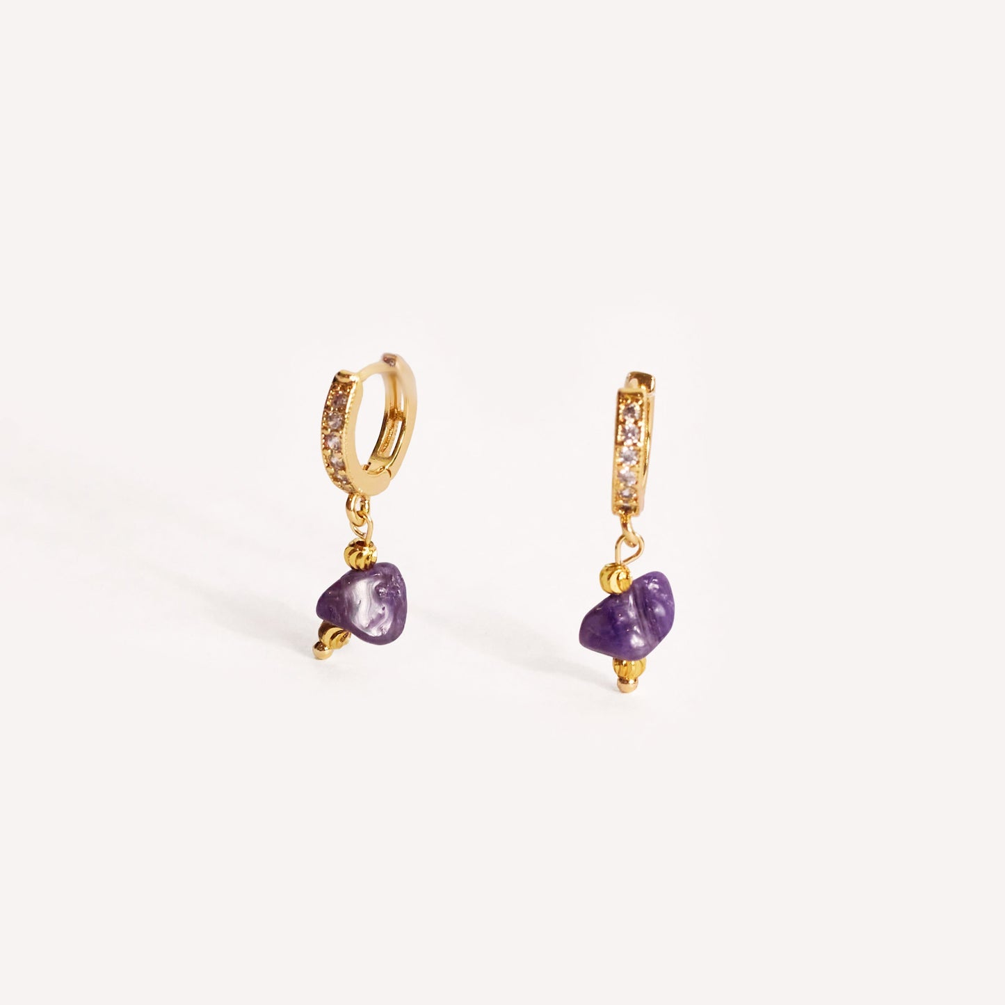 IVY AMETHYST HUGGIE EARRINGS IN 18K GOLD