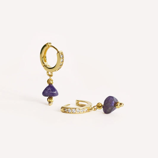 IVY AMETHYST HUGGIE EARRINGS IN 18K GOLD