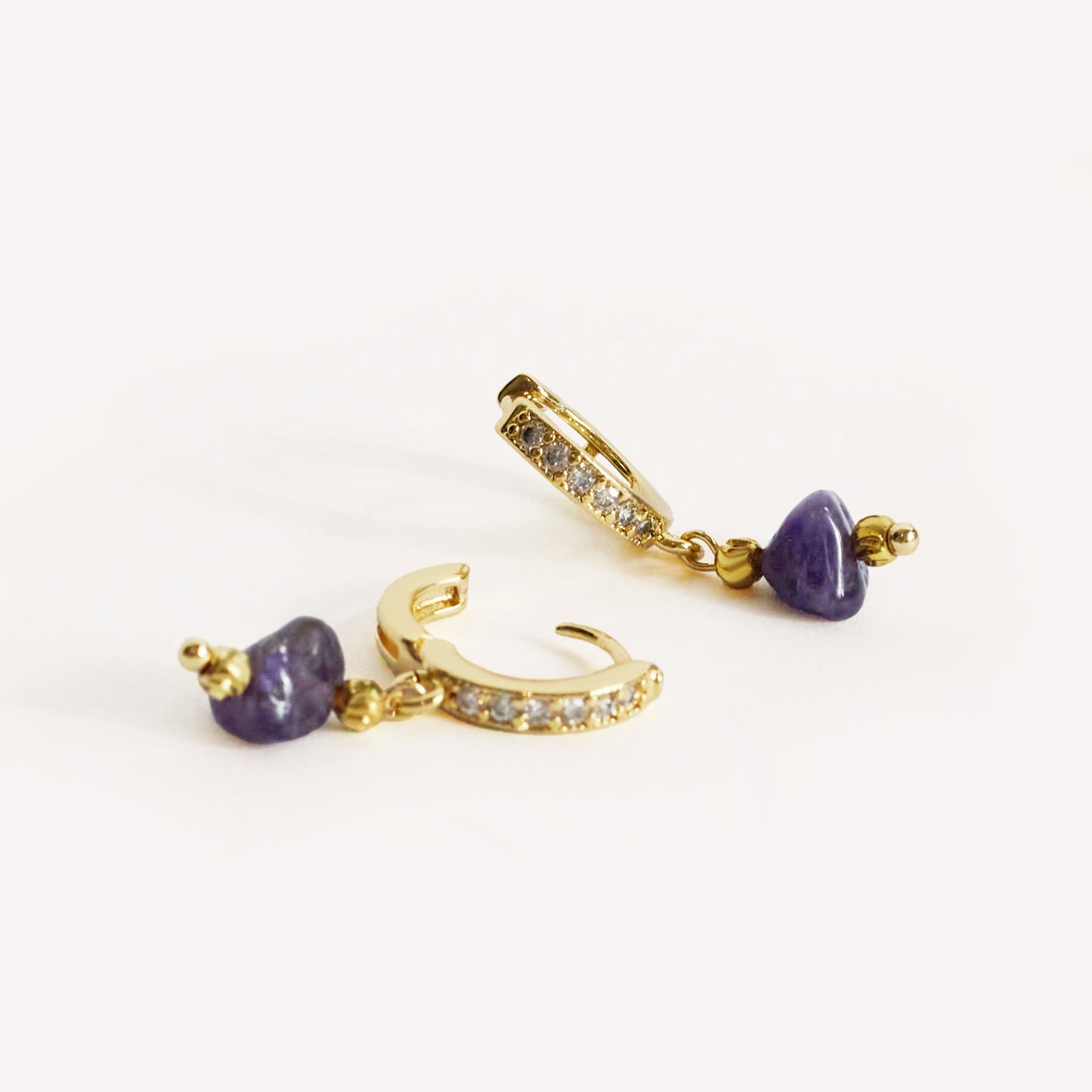 IVY AMETHYST HUGGIE EARRINGS IN 18K GOLD