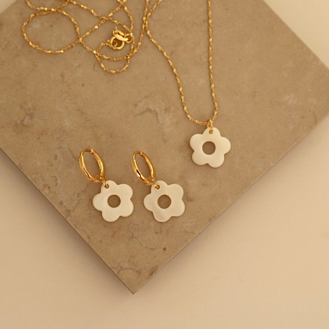 FRESHWATER SHELL FLOWER HUGGIE EARRINGS IN 18K GOLD