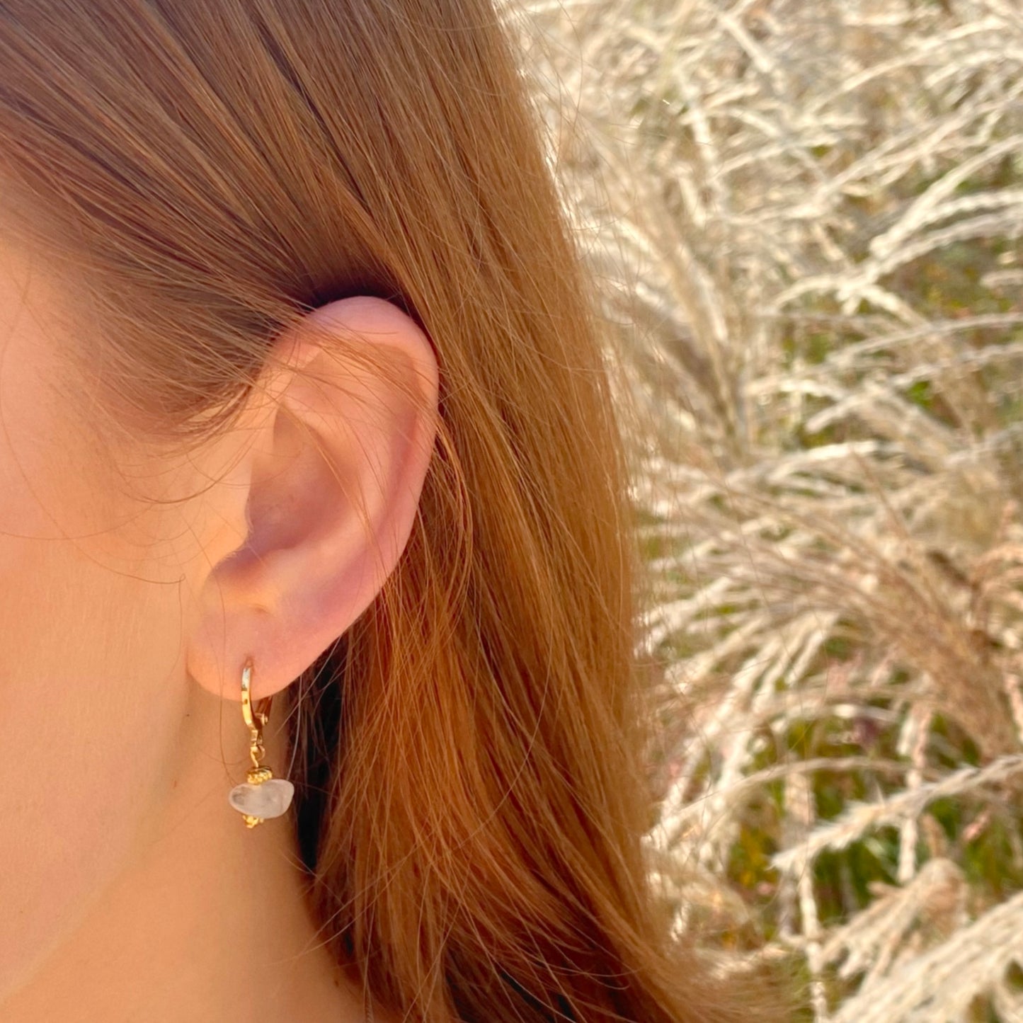 IRIS NATURAL QUARTZ HUGGIE EARRINGS IN 18K GOLD