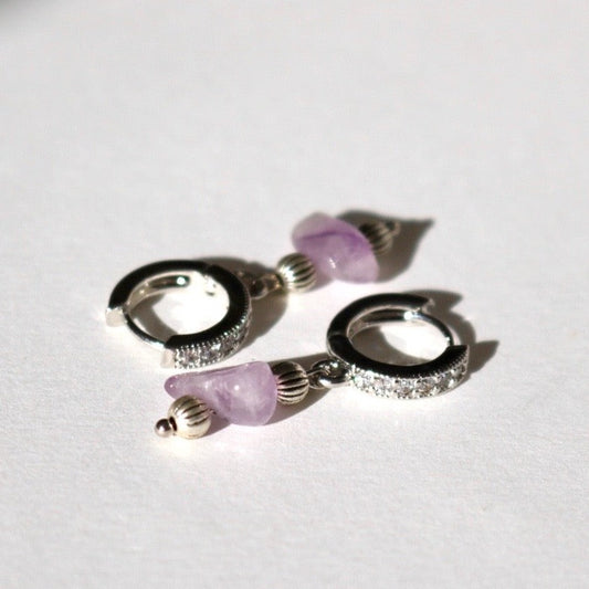 IVY AMETHYST HUGGIE EARRINGS IN PLATINUM