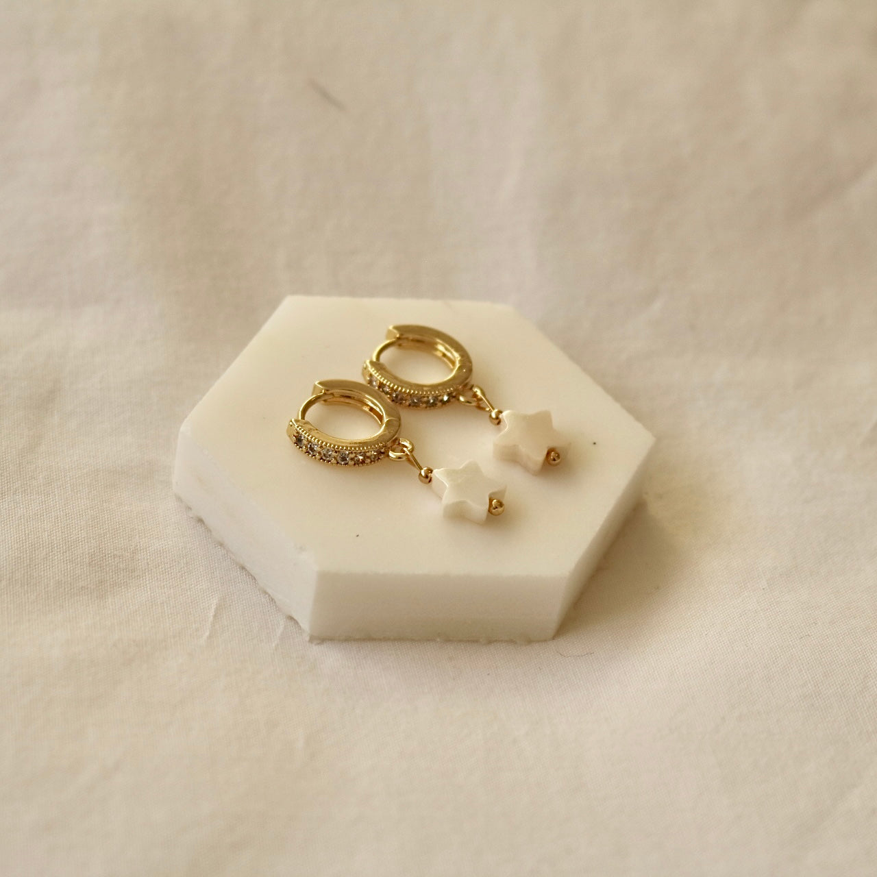 FRESHWATER SHELL STAR HUGGIE EARRINGS IN 18K GOLD