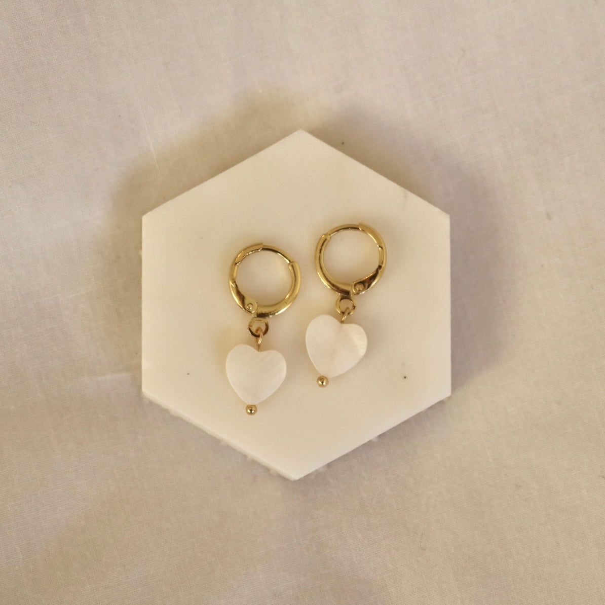 CLIP ON FRESHWATER SHELL HEART HUGGIE EARRINGS IN 18K GOLD