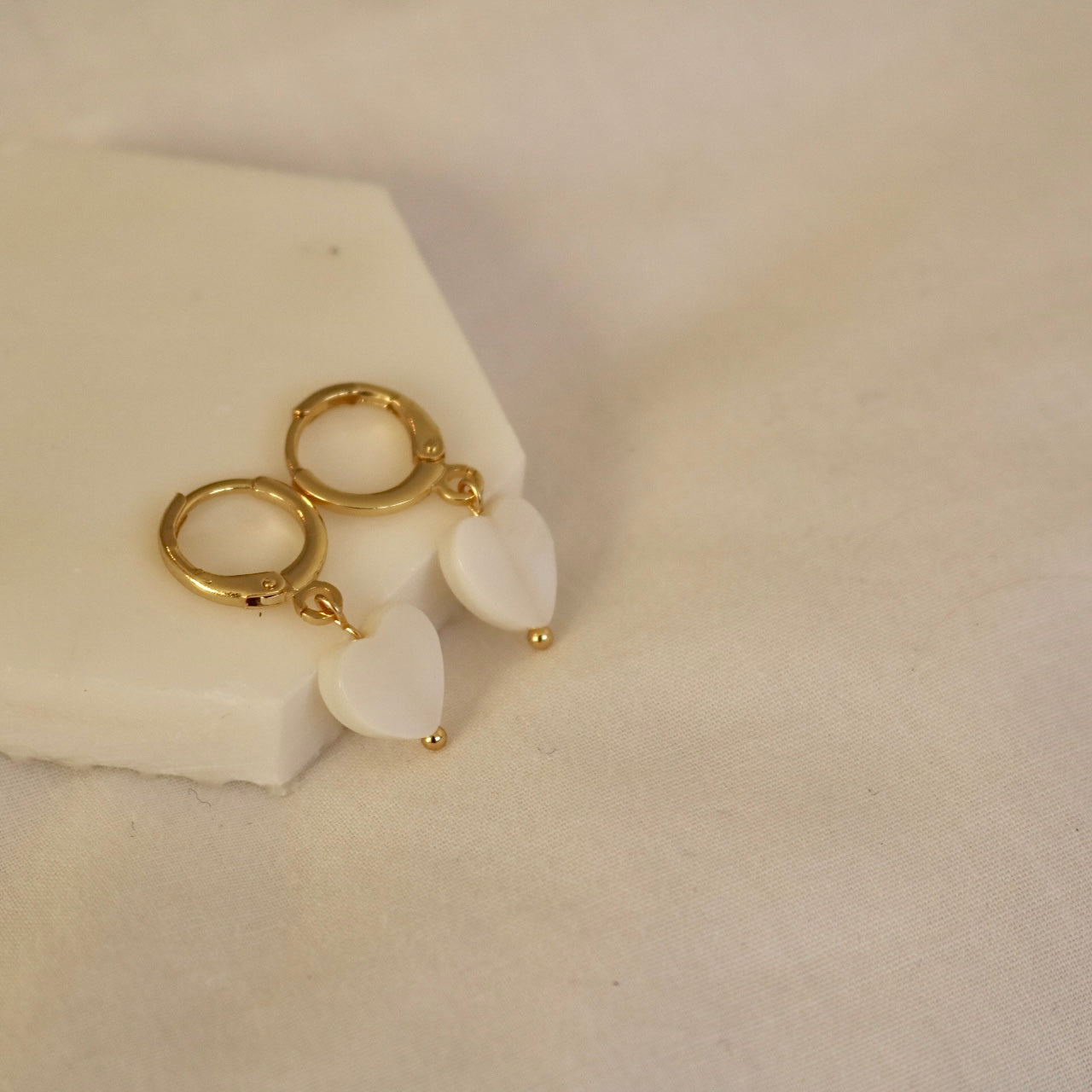 CLIP ON FRESHWATER SHELL HEART HUGGIE EARRINGS IN 18K GOLD