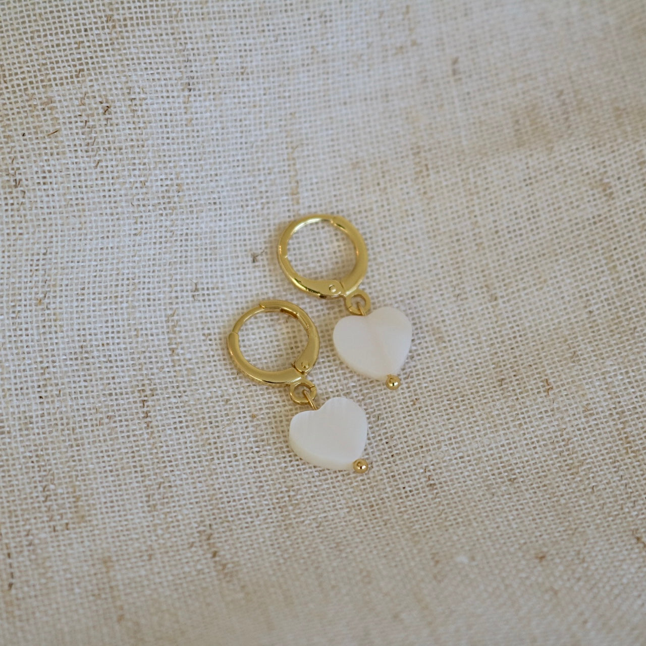 CLIP ON FRESHWATER SHELL HEART HUGGIE EARRINGS IN 18K GOLD