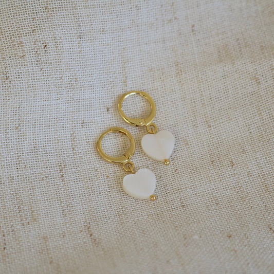 FRESHWATER SHELL HEART HUGGIE EARRINGS IN 18K GOLD