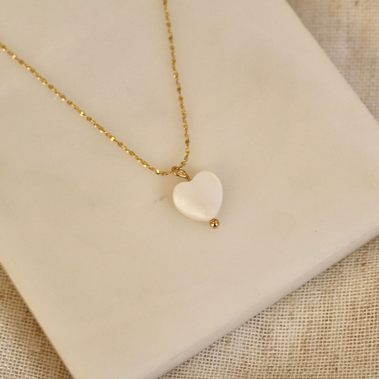 FRESHWATER SHELL HEART NECKLACE IN 18K GOLD