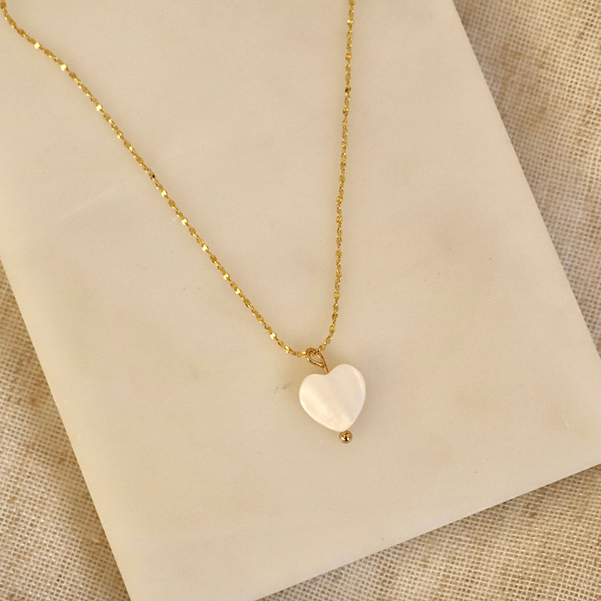 FRESHWATER SHELL HEART NECKLACE IN 18K GOLD