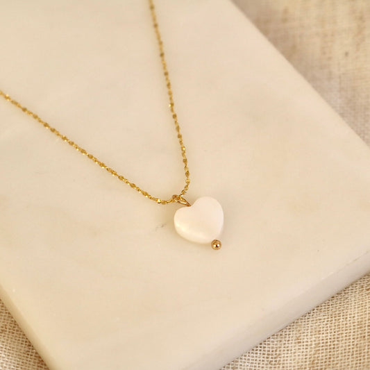 FRESHWATER SHELL HEART NECKLACE IN 18K GOLD