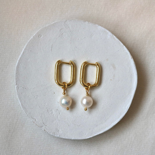 OVAL HOOPS WITH DETACHABLE PEARL IN 18K GOLD