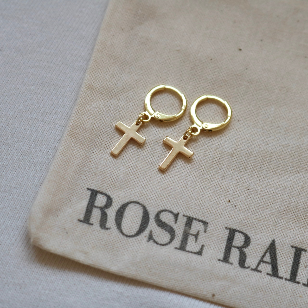 CROSS CHARM HUGGIE EARRINGS IN 18K GOLD