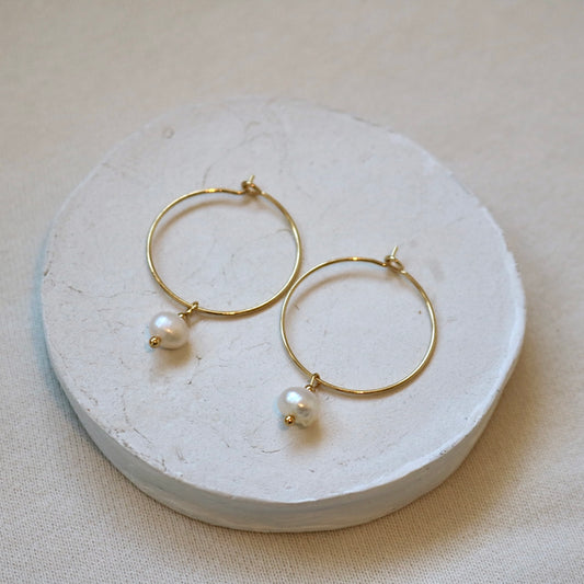 PEARL HOOP EARRINGS IN 18K GOLD