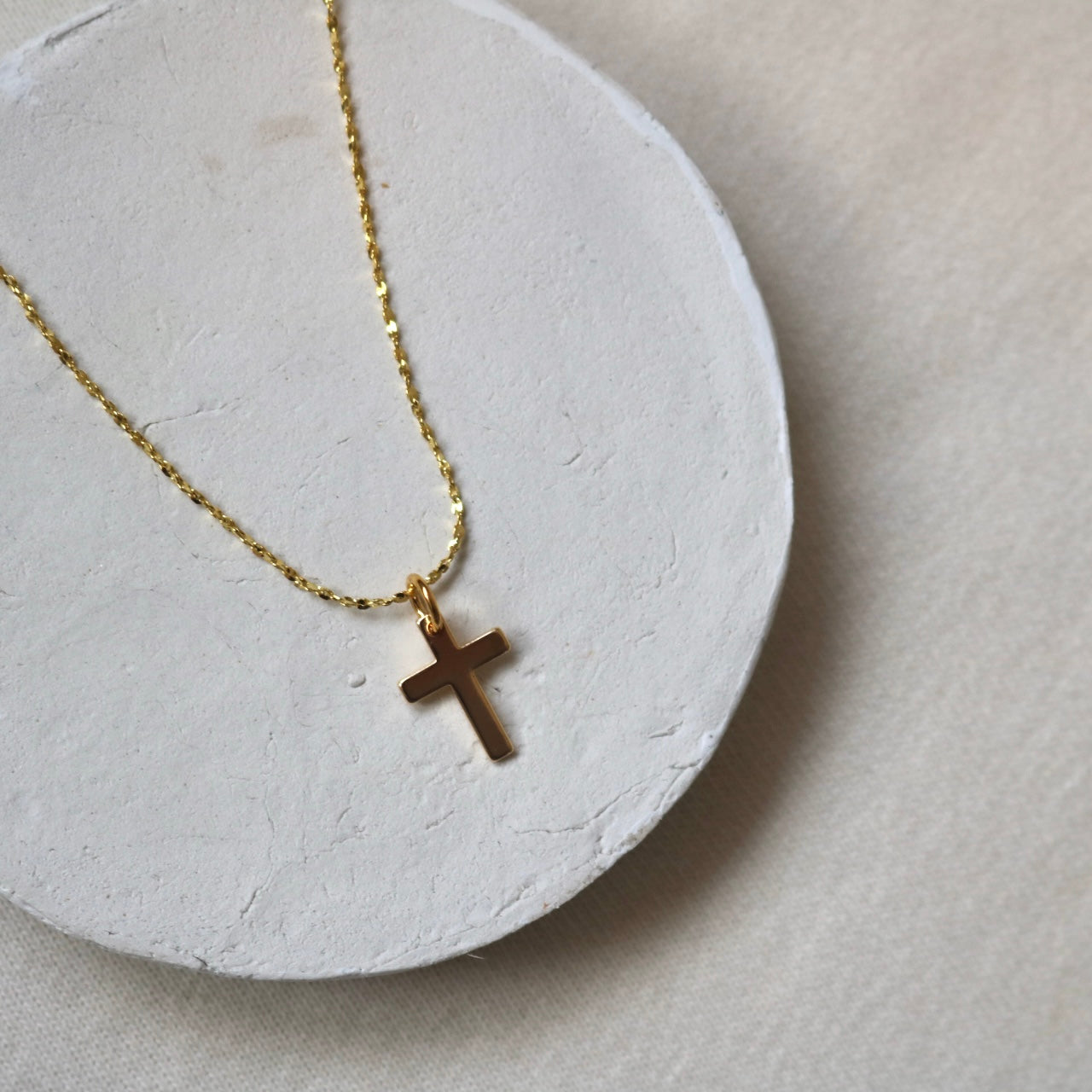 CROSS PENDANT NECKLACE IN 18K GOLD