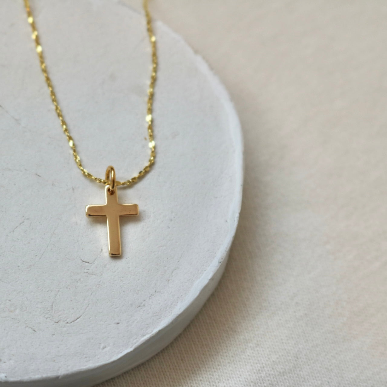 CROSS PENDANT NECKLACE IN 18K GOLD