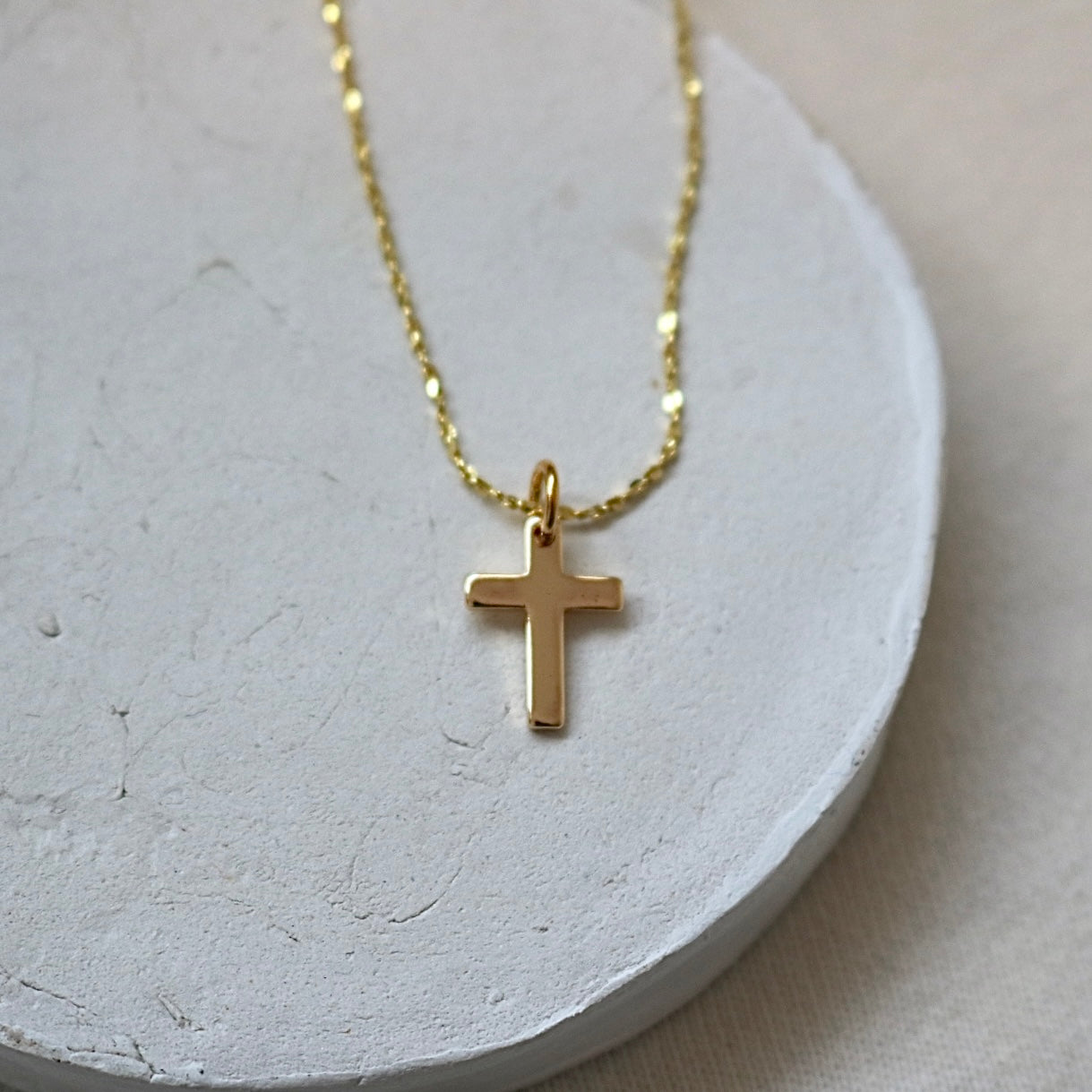 CROSS PENDANT NECKLACE IN 18K GOLD