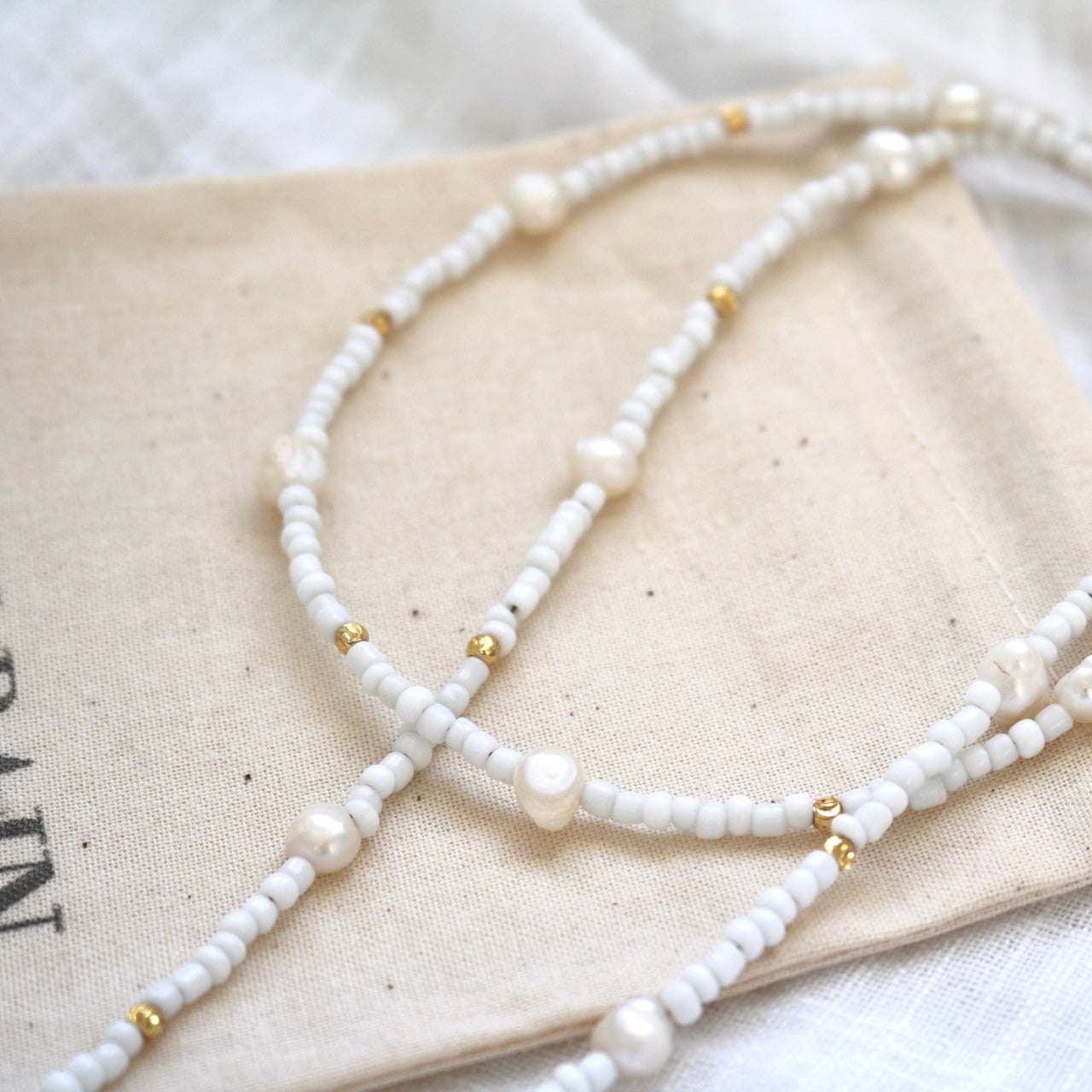 FRESHWATER PEARL SUNGLASSES CHAIN IN 18K GOLD