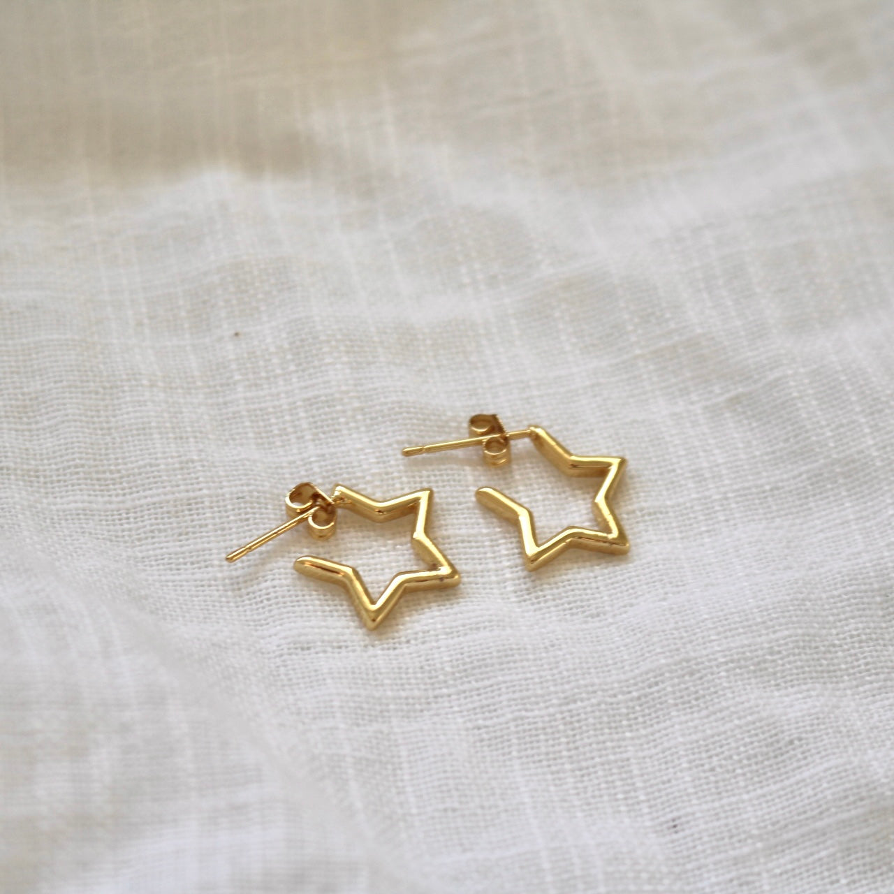 STAR STUD EARRINGS IN 18K GOLD