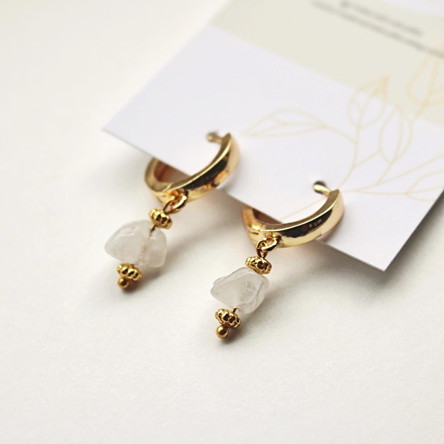 WILLOW NATURAL QUARTZ HUGGIE EARRINGS IN 18K GOLD