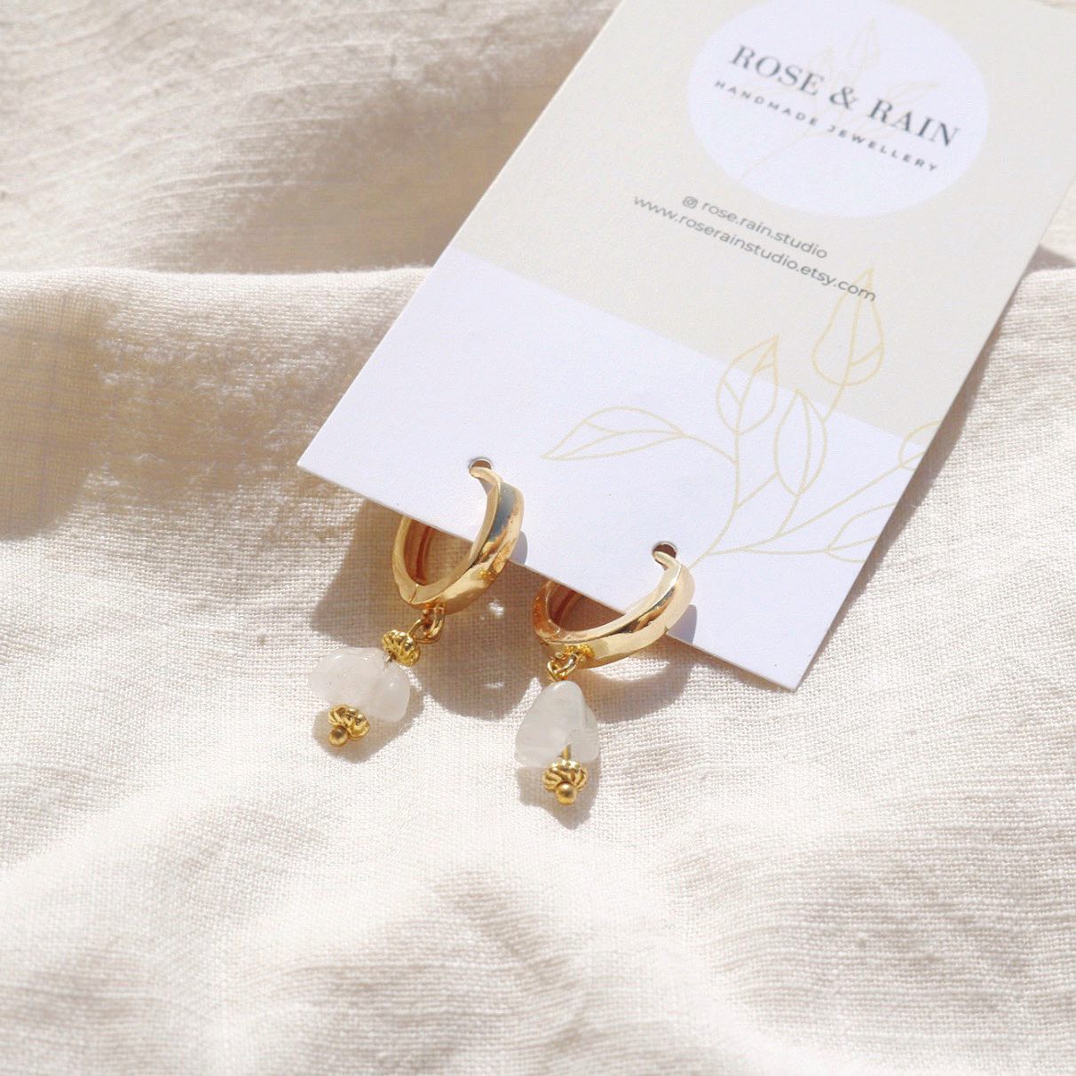 WILLOW NATURAL QUARTZ HUGGIE EARRINGS IN 18K GOLD