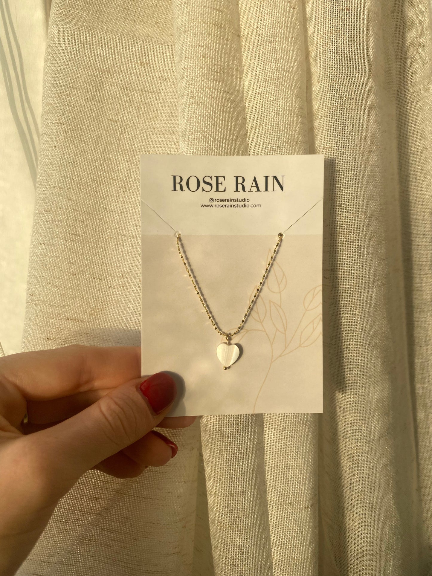 FRESHWATER SHELL HEART NECKLACE IN 18K GOLD