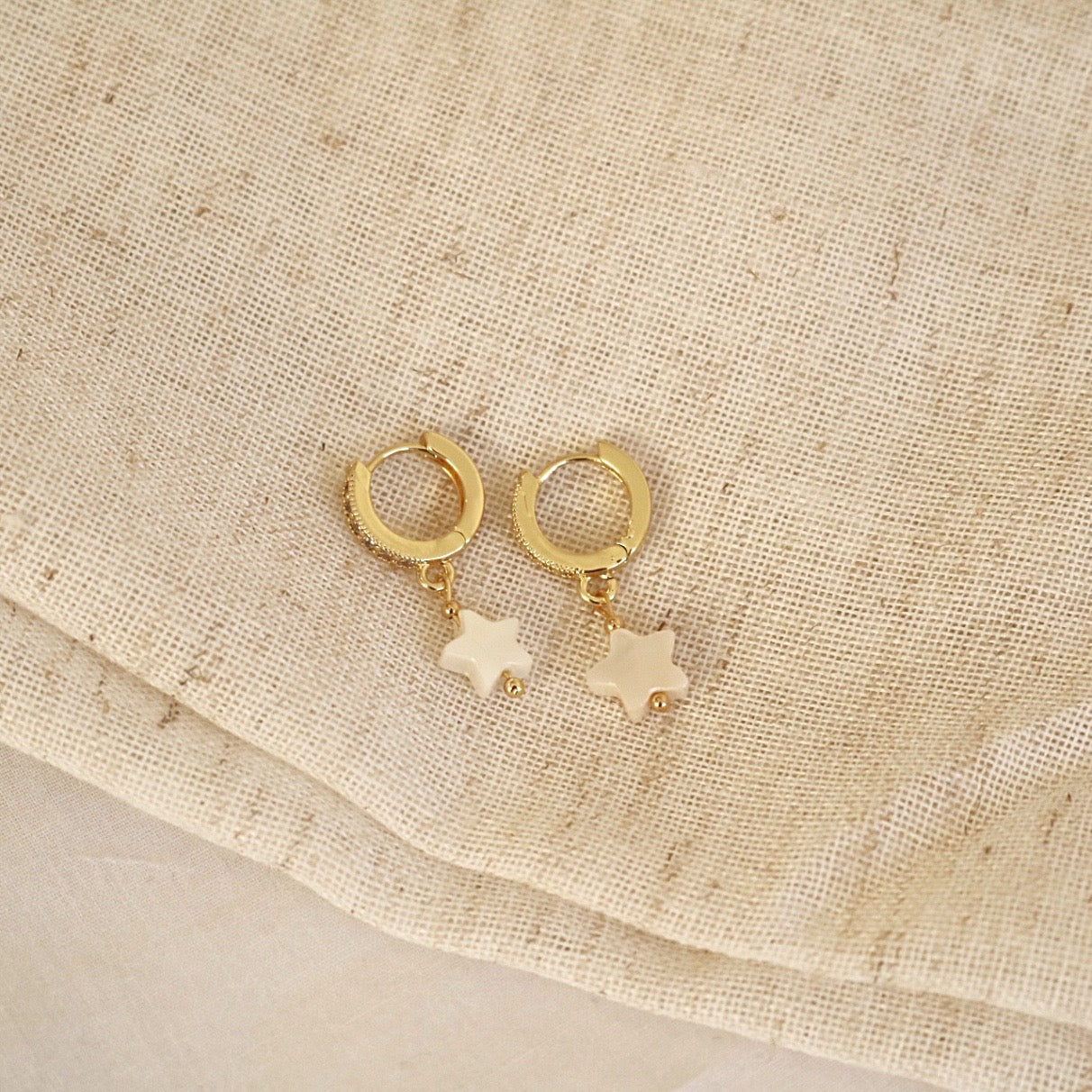 FRESHWATER SHELL STAR HUGGIE EARRINGS IN 18K GOLD