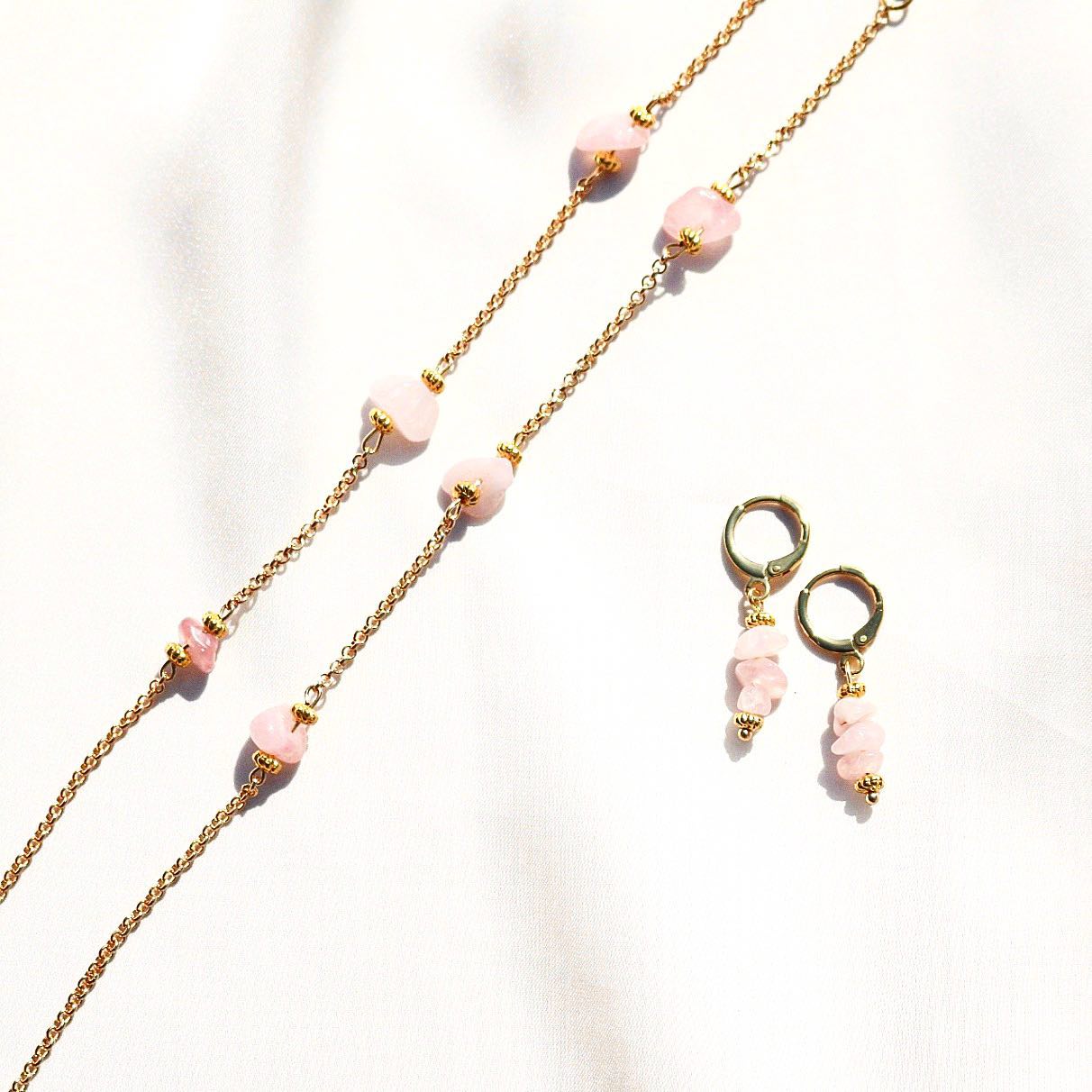 BLOSSOM ROSE QUARTZ SUNGLASSES CHAIN IN 18K GOLD