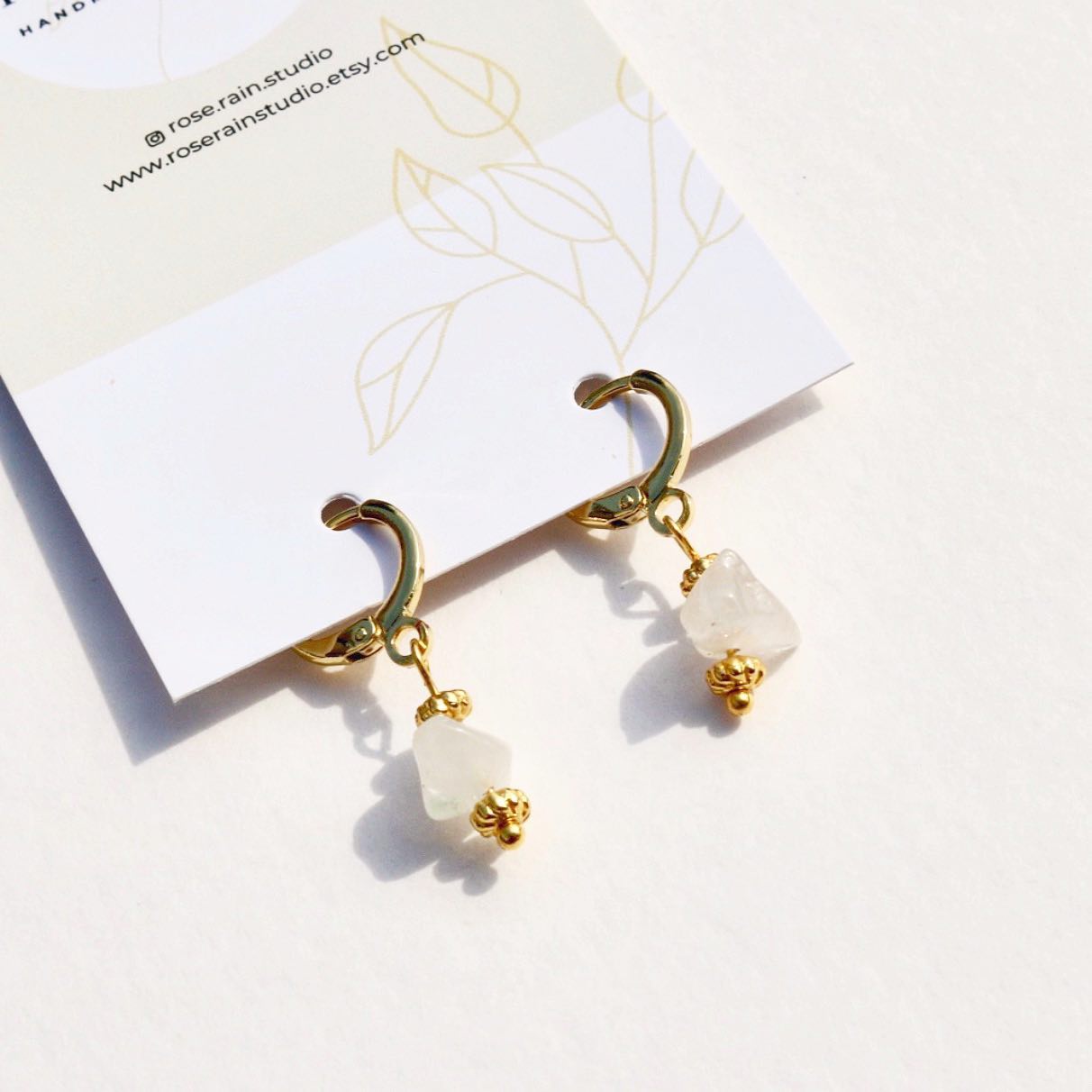 IRIS NATURAL QUARTZ HUGGIE EARRINGS IN 18K GOLD