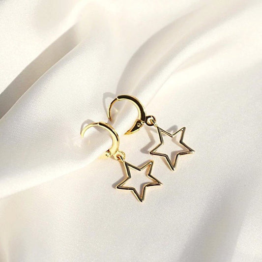 STAR CROSSED LOVERS HUGGIE EARRINGS IN 18K GOLD