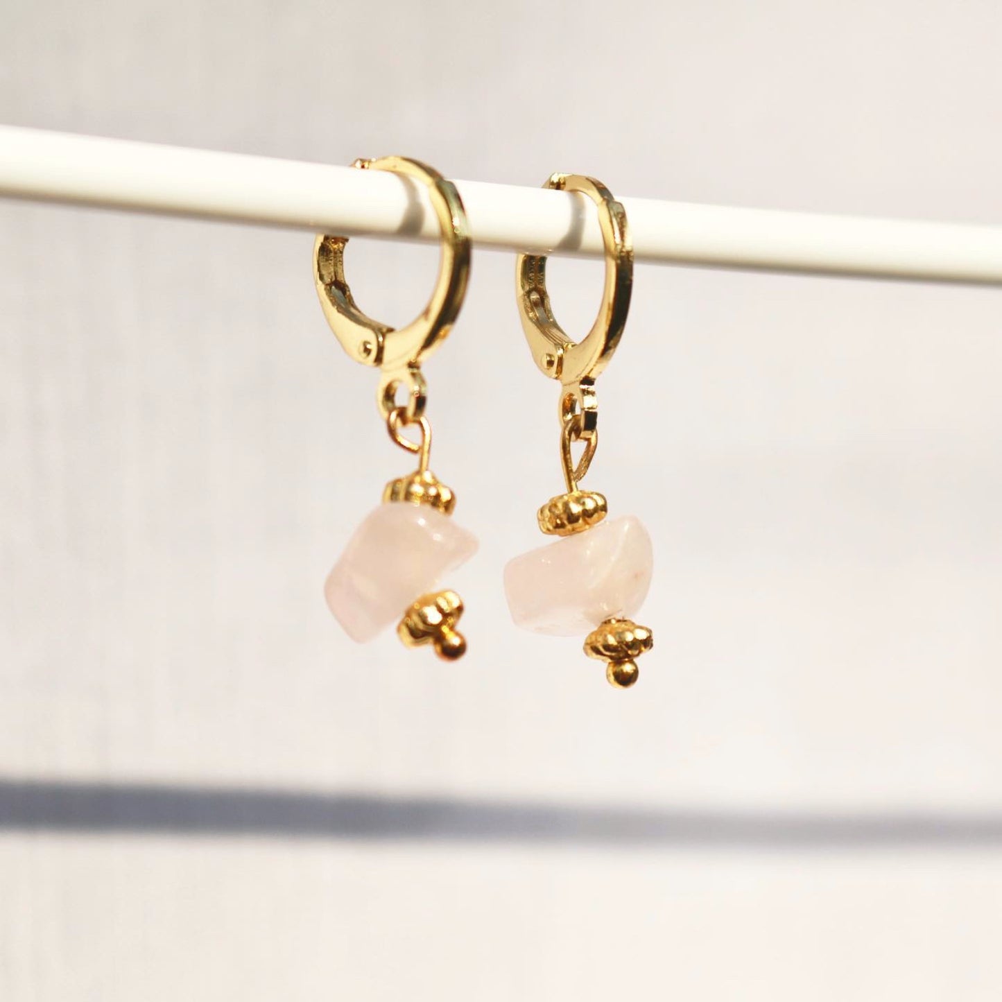 IRIS ROSE QUARTZ HUGGIE EARRINGS IN 18K GOLD