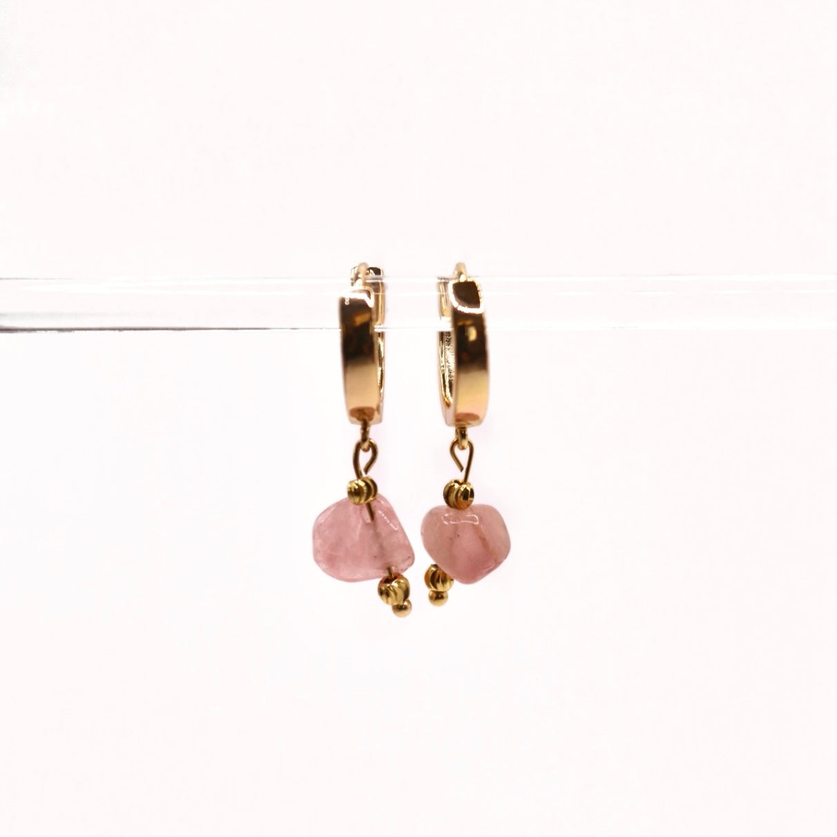 WILLOW ROSE QUARTZ HUGGIE EARRINGS IN 18K GOLD