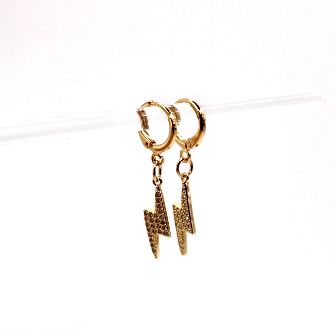 LIGHTNING CHARM HUGGIE EARRINGS IN 18K GOLD