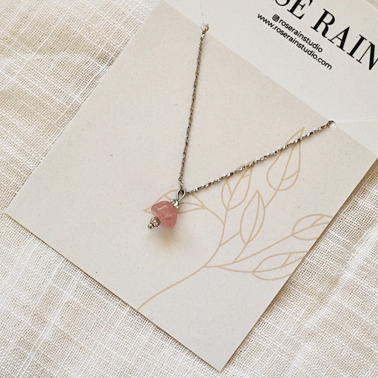 ROSE QUARTZ NECKLACE IN SILVER