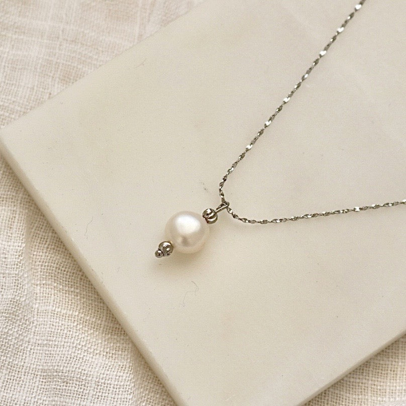 FRESH WATER PEARL NECKLACE IN SILVER