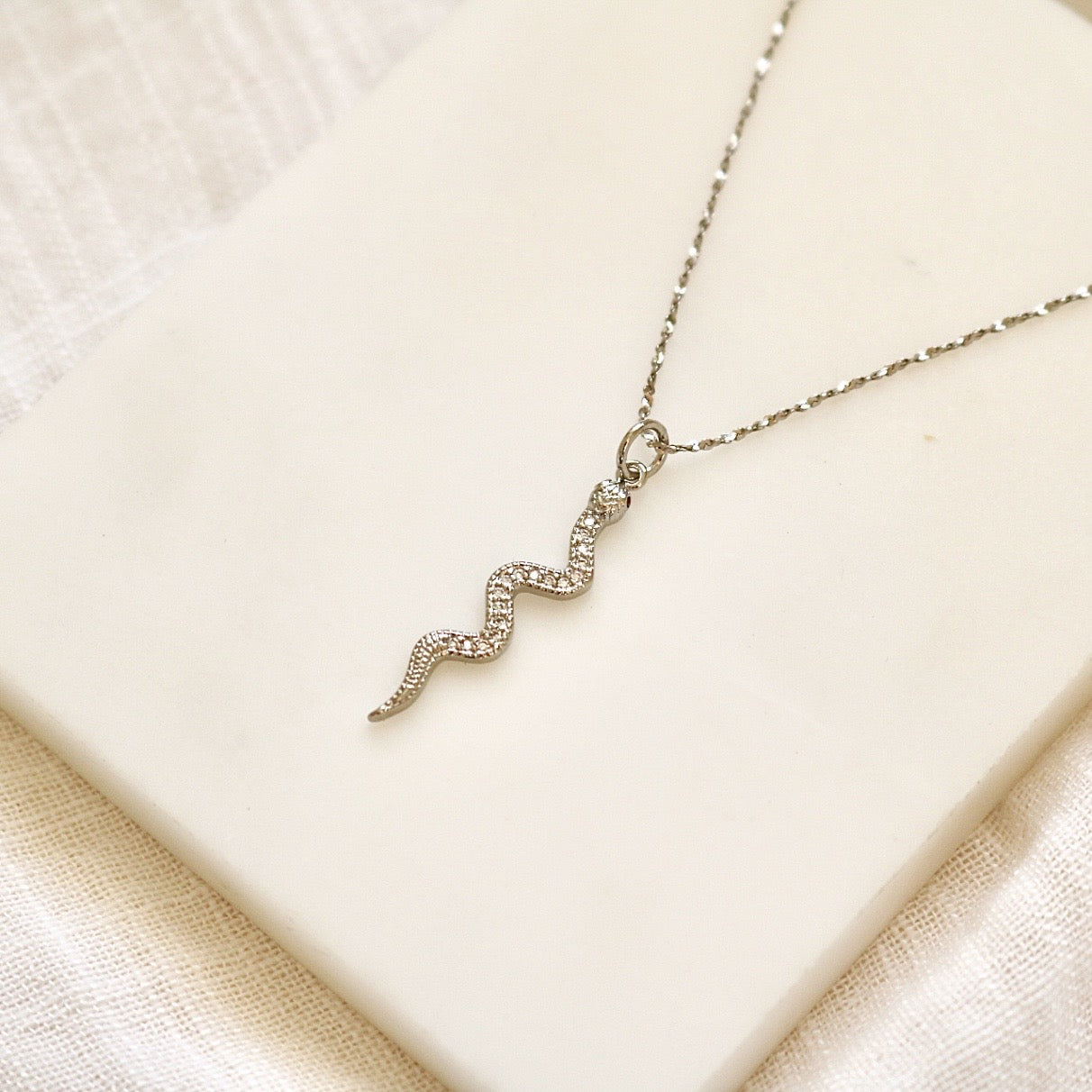 SNAKE PENDANT NECKLACE IN SILVER