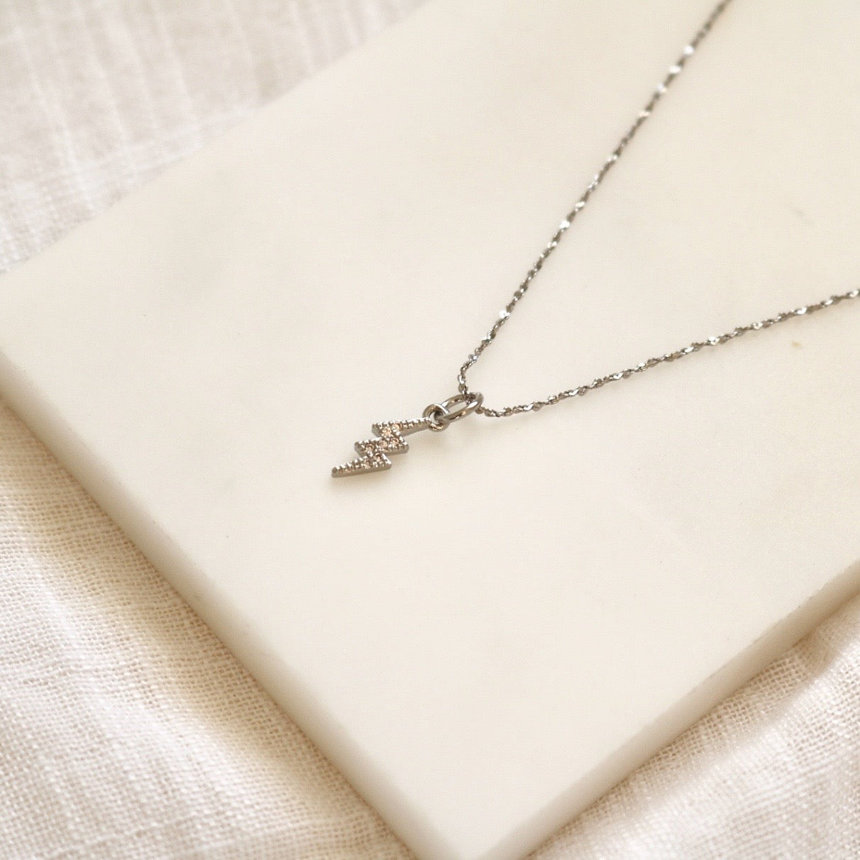 LIGHTNING PENDANT NECKLACE IN SILVER