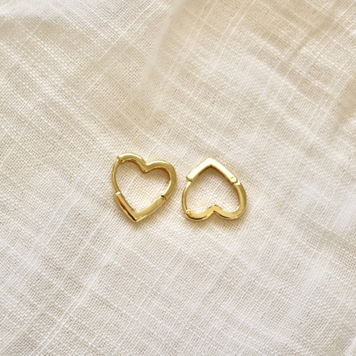 HEART HOOPS IN 18K GOLD